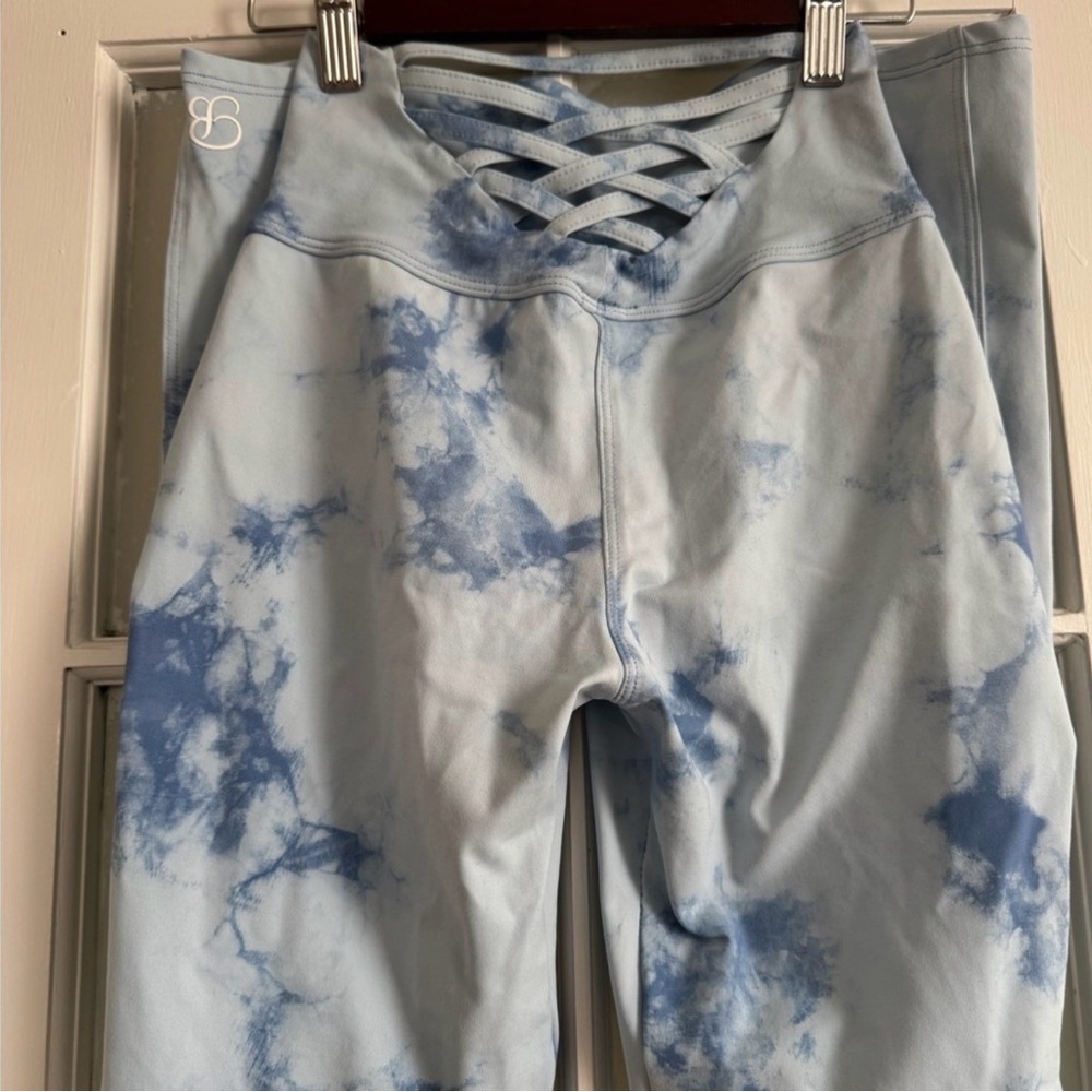 SET Bombshell Sportswear Tie-Dye Cross My Heart Bra and Sex Back Leggings - Picture 3 of 4